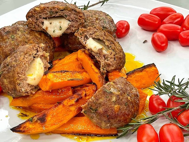 ΜΠΙΦΤΕΚΙΑ γεμιστά με τυρί