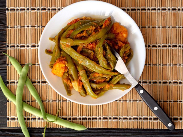 ΦΑΣΟΛΑΚΙΑ λαδερά με φρέσκα μυρωδικά