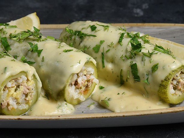 ΚΟΛΟΚΥΘΑΚΙΑ ΓΕΜΙΣΤΑ με κιμά αυγολέμονο