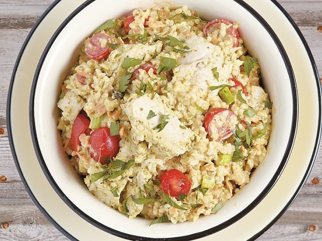 ΚΟΤΟΣΑΛΑΤΑ με πλιγούρι και κουκουνάρι