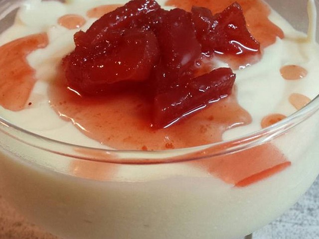 “ΛΕΥΚΗ” ΜΟΥΣ με γλυκό του κουταλιού