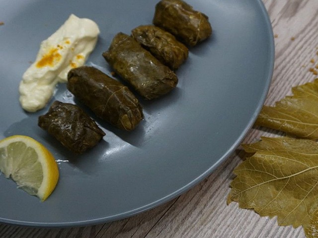 ΝΤΟΛΜΑΔΑΚΙΑ με κιμά & πλιγούρι