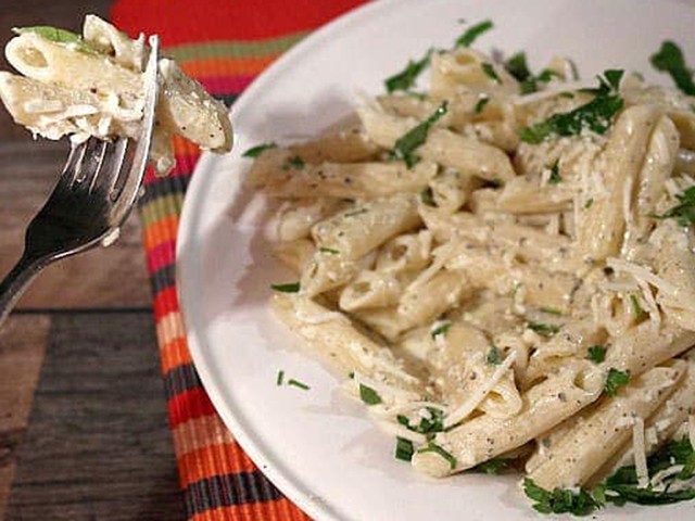 ΠΕΝΕΣ με κρέμα τυριού