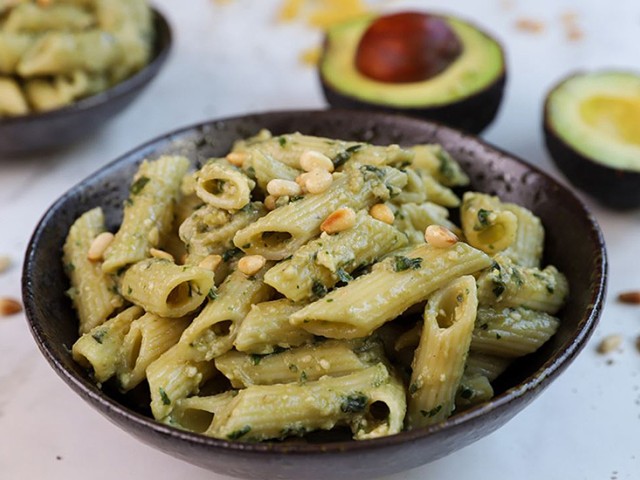 ΠΕΝΕΣ με πέστο αβοκάντο