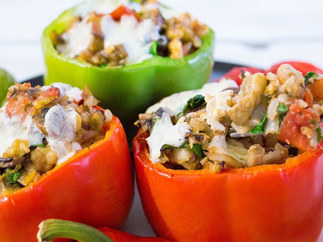 ΠΙΠΕΡΙΕΣ γεμιστές με τόνο και ρύζι