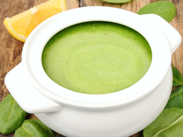 ΣΟΥΠΑ με σπανάκι αυγολέμονο