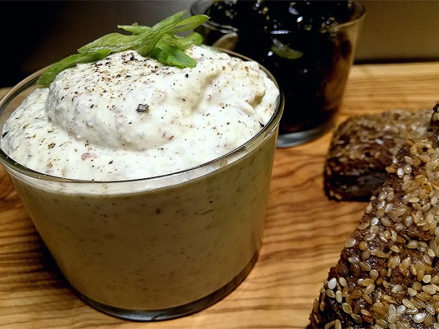 ΣΟΣ γιαουρτιού με καρύδια