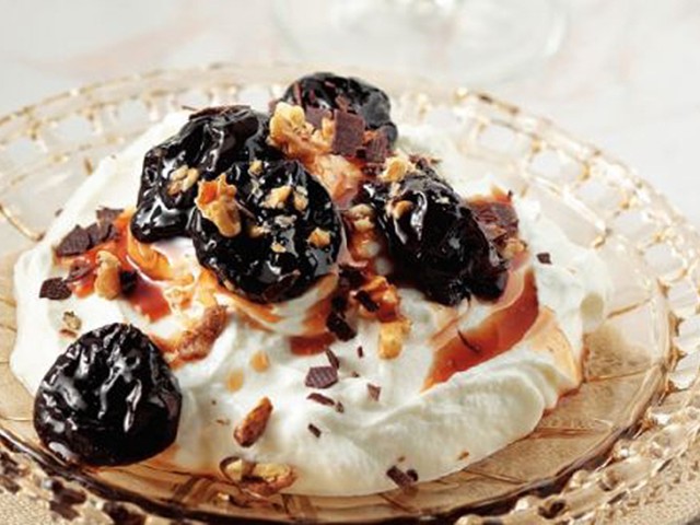 ΑΣΠΡΟ ΤΥΡΙ με δαμάσκηνα