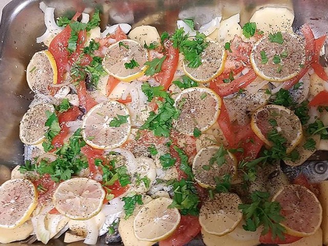 ΓΟΠΕΣ με ντομάτα & λεμόνι