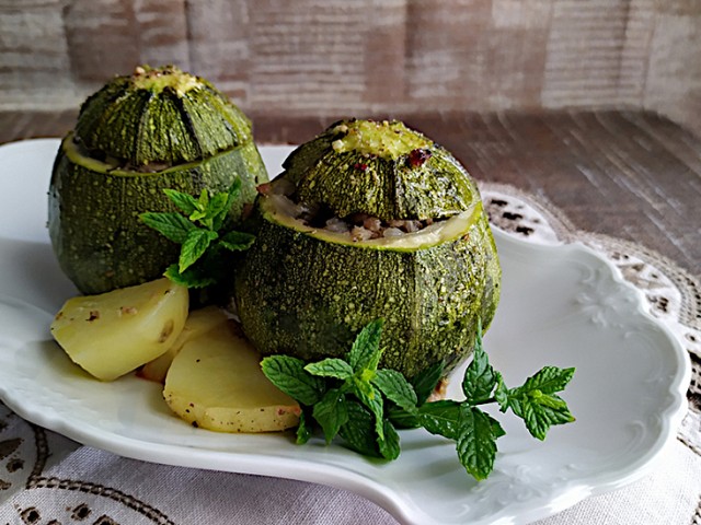 ΚΟΛΟΚΥΘΑΚΙΑ γεμιστά με ψαρικά