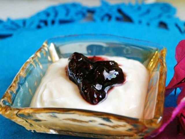 ΜΟΥΣ ανθότυρου με γλυκό του κουταλιού