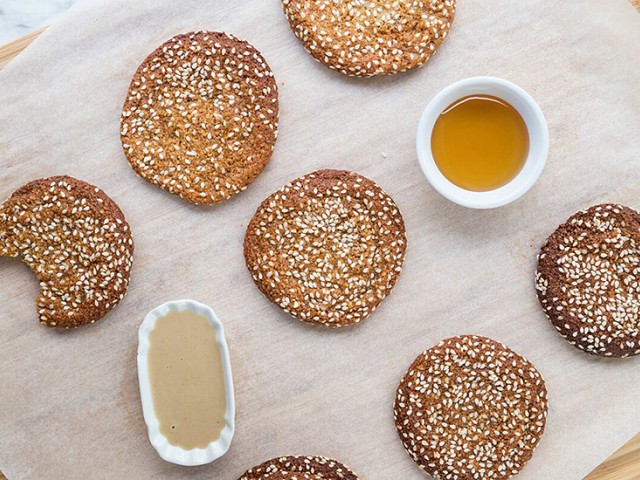 ΜΠΙΣΚΟΤΑ με ταχίνι & μέλι