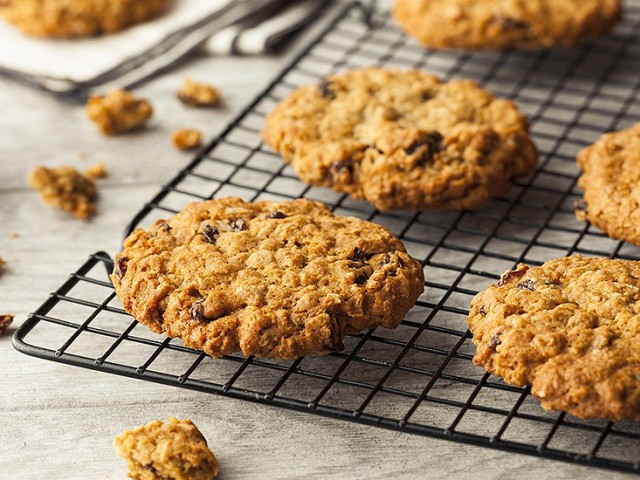 ΜΠΙΣΚΟΤΑ με βρώμη & σταφίδες