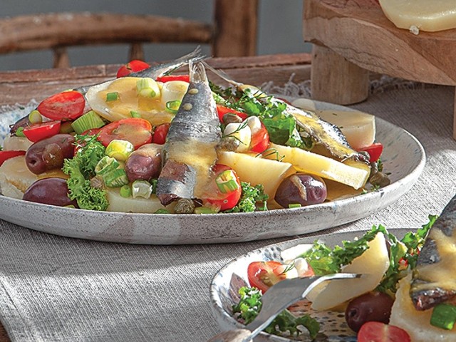 ΠΑΤΑΤΟΣΑΛΑΤΑ με σαρδέλες & αυγά