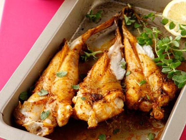 ΠΕΣΚΑΝΔΡΙΤΣΑ με πράσινη σάλτσα