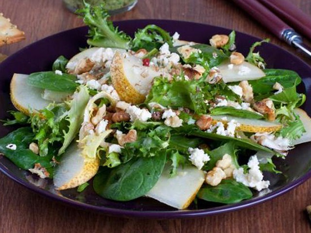 ΣΑΛΑΤΑ με αχλάδι & φέτα