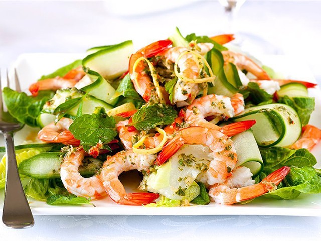 ΣΑΛΑΤΑ με γαρίδες & μαρούλι