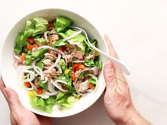 ΣΑΛΑΤΑ με τόνο & αβοκάντο