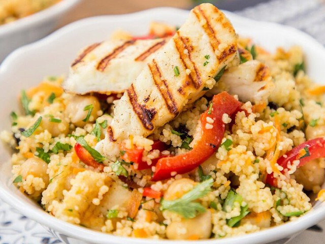 ΧΑΛΟΥΜΙ με κουσκούς σαλάτα